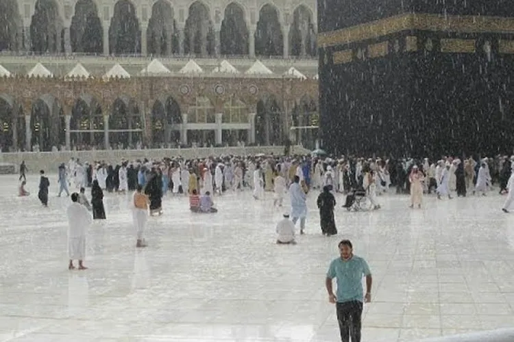 Umroh Plus Thoif: Apa Bedanya dengan Umroh Reguler?