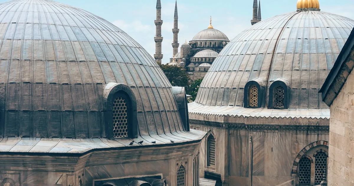 Umroh Atau Haji, Mana yang Harus Dilakukan Dahulu? Ini Jawabannya!